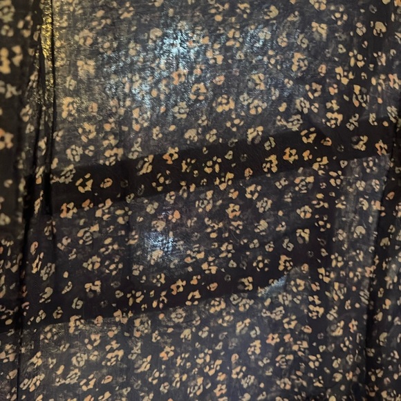 Beautiful, Super soft: Bella Dahl, floral blouse. - Picture 4 of 7